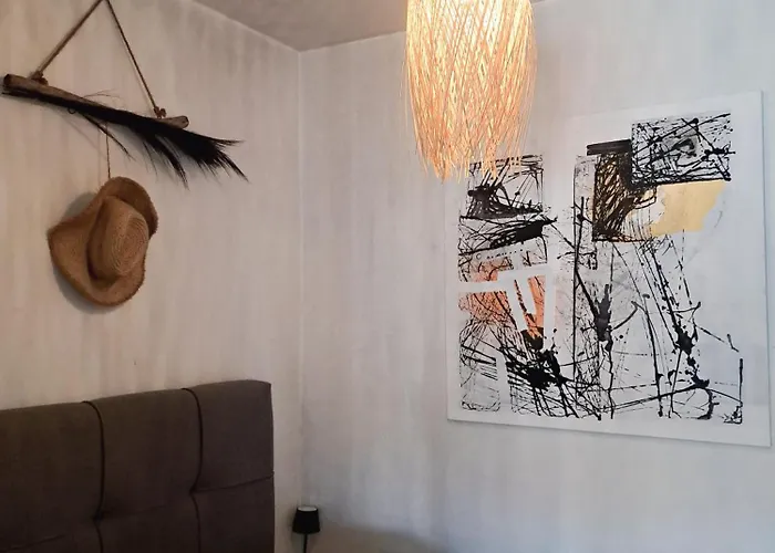 Art 아파트 풀라